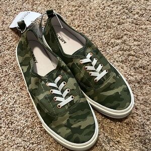 Girls slip on shoes